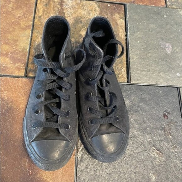 Converse Black Kids High-Top Sneakers size 1 - Picture 2 of 12